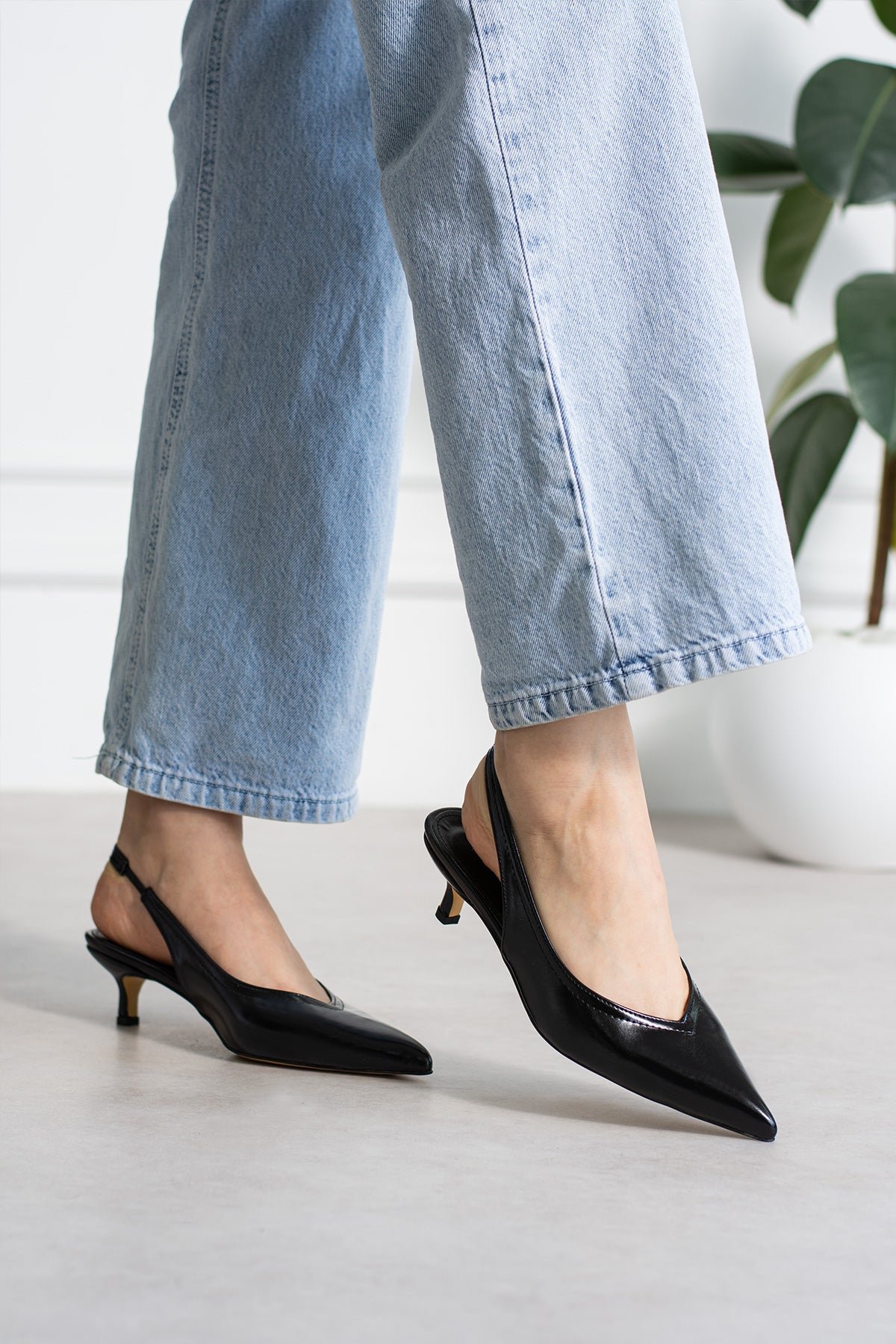 Vaghessa Alvara Siyah Slingback Arka Açık Lastikli