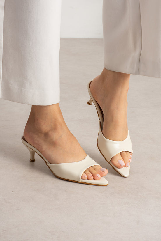 Vaghessa Aria Krem Rengi İnce Topuklu Terlik
